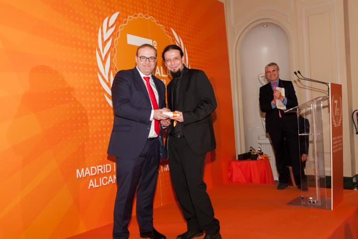 Sergio Cardona entrega el Premio Calidad a David Asencio