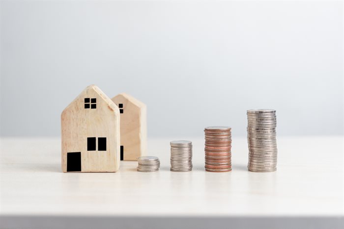 plan-finances-investments-and-savings-to-buy-house-2022-11-17-16-31-18-utc.jpg