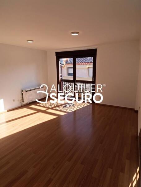 Piso en Calle Maestro Amores, YUNQUERA DE HENARES GUADALAJARA