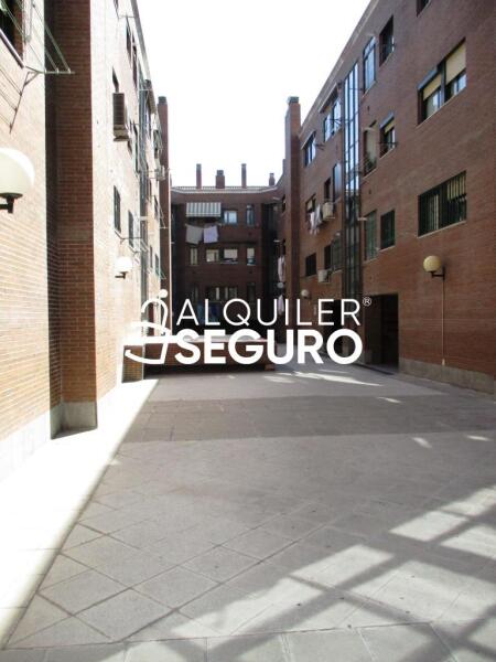 Inmueble en Calle Nazario Calonge, MADRID