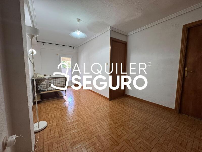Apartment - 2 bed, 50m² in MADRID - Image 2