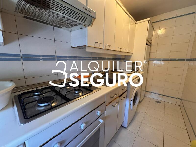 Apartment - 2 bed, 50m² in MADRID - Image 5