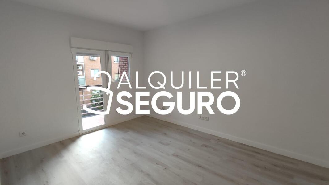 Apartment - 3 bed, 70m² in MADRID - Image 3