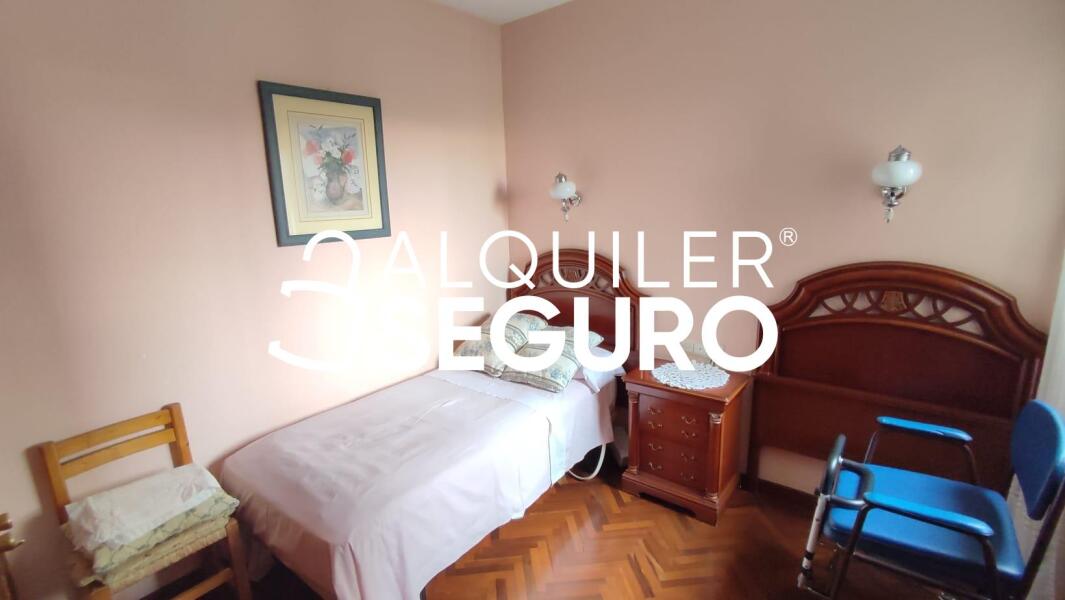 Inmueble en Calle Santiago de Compostela, MADRID