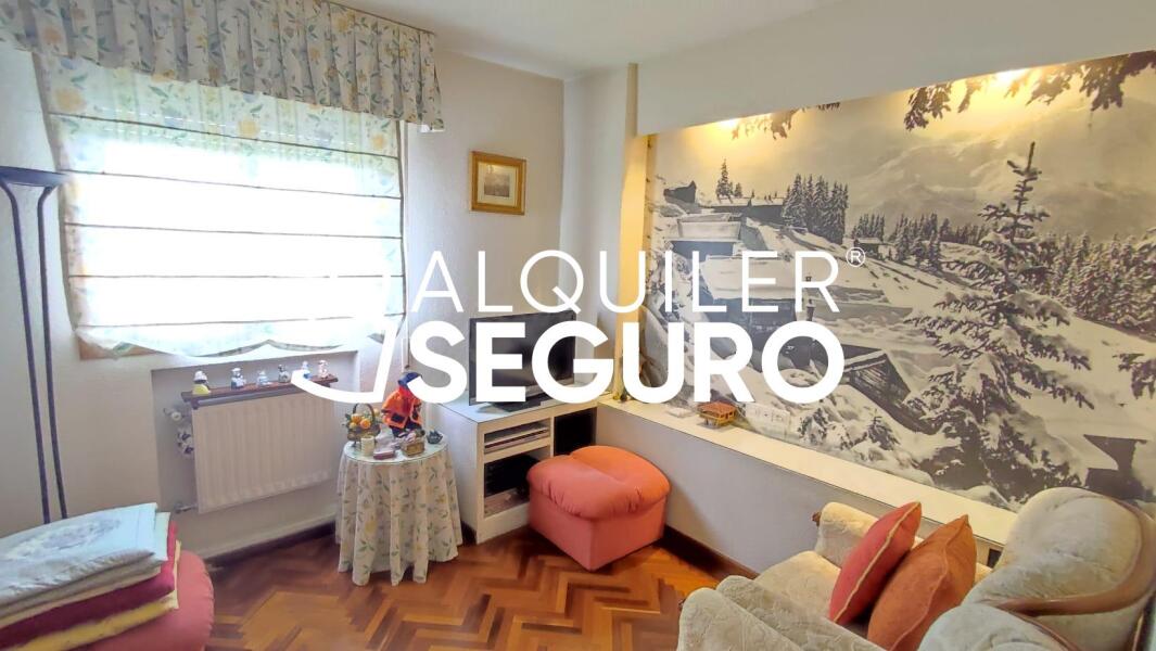 Inmueble en Calle Santiago de Compostela, MADRID