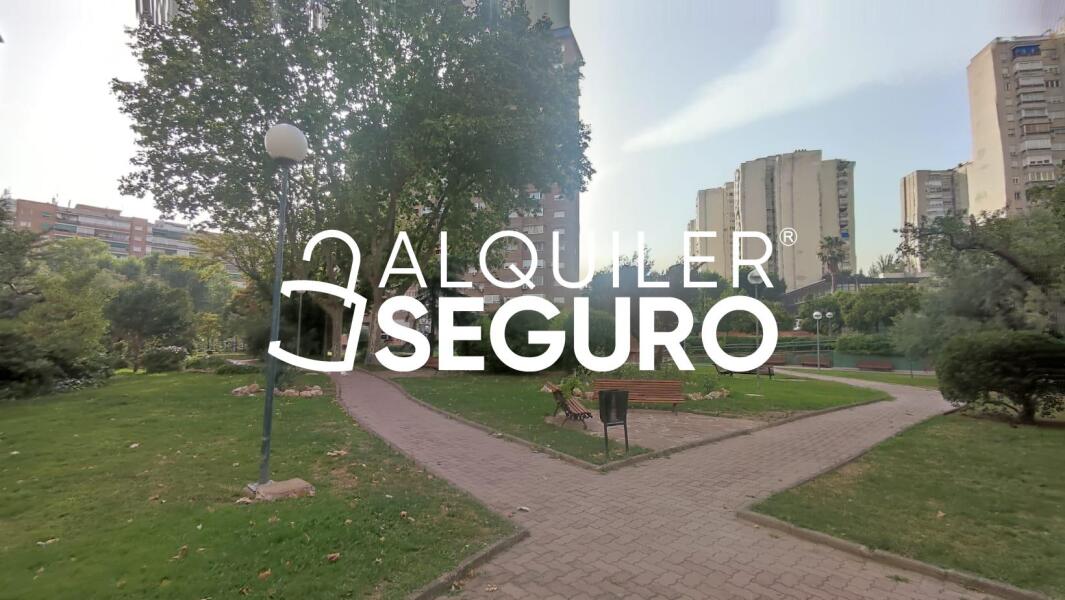 Inmueble en Calle Santiago de Compostela, MADRID