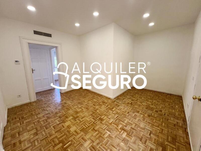 Inmueble en Calle de Alejandro Saint Aubin, MADRID