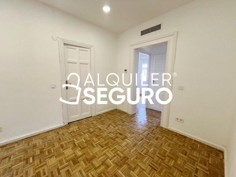 Inmueble en Calle de Alejandro Saint Aubin, MADRID