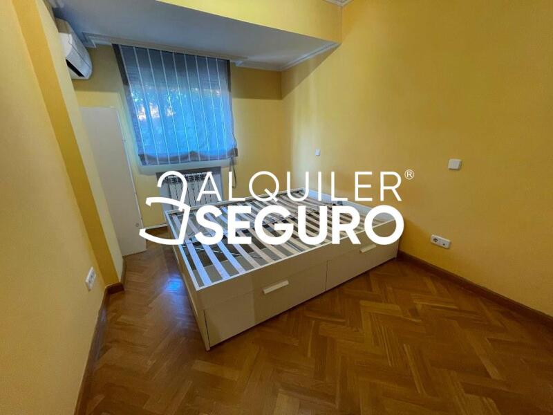Inmueble en Calle Esteban Mora, MADRID