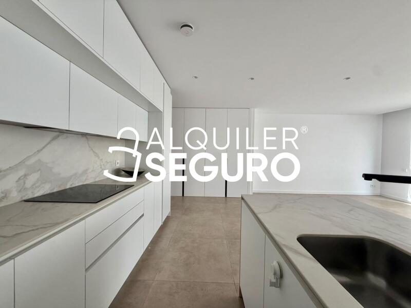 Piso en Avenida Luis García Cereceda , POZUELO DE ALARCÓN MADRID