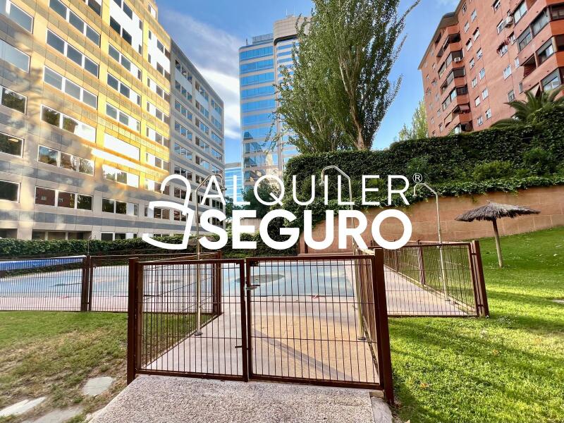 Inmueble en Calle de Santiago de Compostela, MADRID