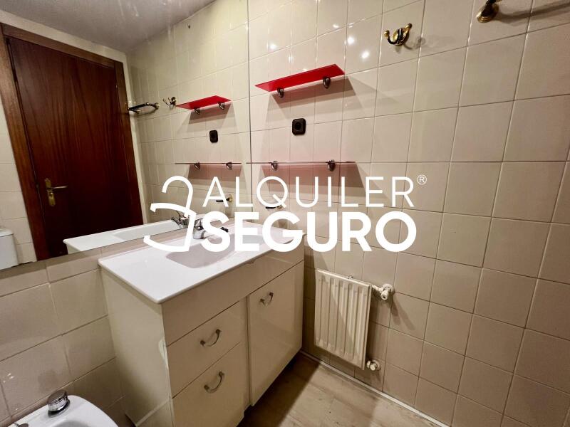 Inmueble en Calle de Santiago de Compostela, MADRID