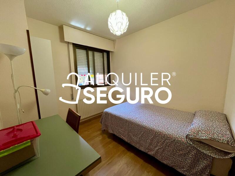 Inmueble en Calle de Santiago de Compostela, MADRID