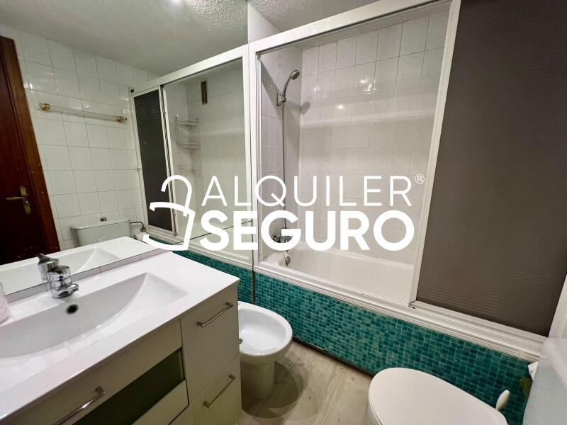 Inmueble en Calle de Santiago de Compostela, MADRID