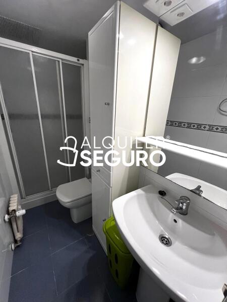 Inmueble en Calle Biarritz , MADRID
