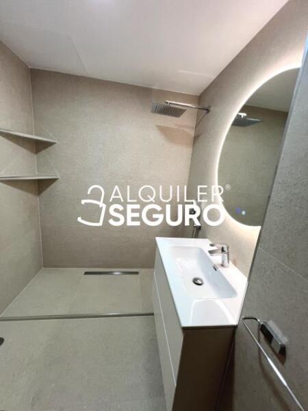 Inmueble en Calle Yugoslavia , MADRID