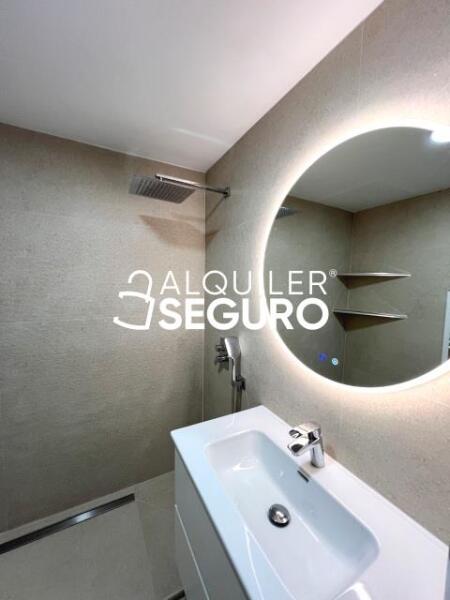 Inmueble en Calle Yugoslavia , MADRID