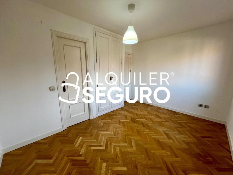 Inmueble en Calle del Valle de Bergantiños, MADRID
