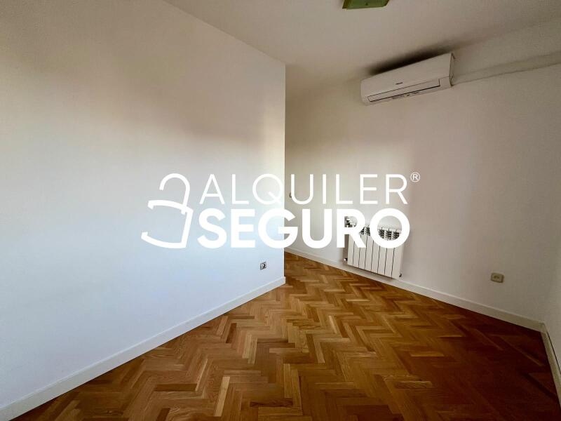 Inmueble en Calle del Valle de Bergantiños, MADRID