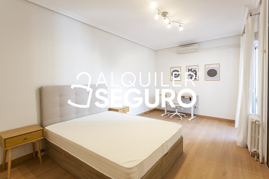 Inmueble en Calle de María de Guzmán , MADRID