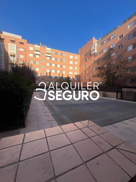 Inmueble en Calle de Julián Camarillo, MADRID