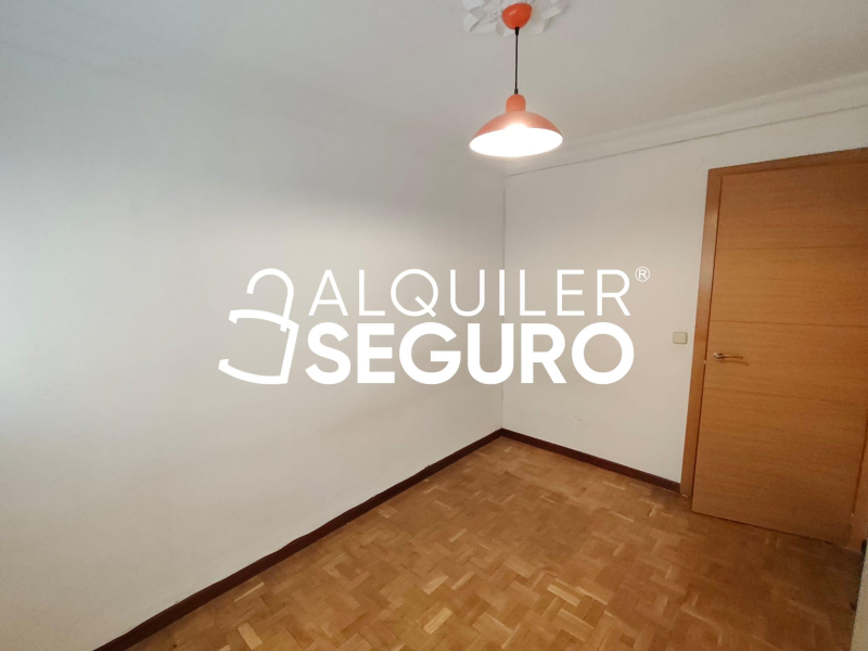 Inmueble en Calle de Badalona, MADRID