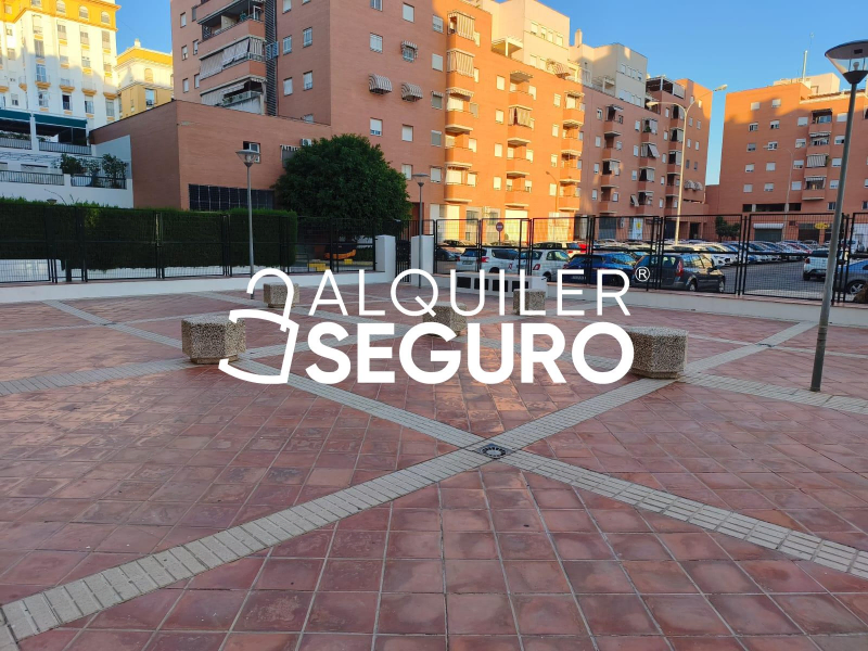 Inmueble en Avenida Alcalde Luis Uruñuela, SEVILLA