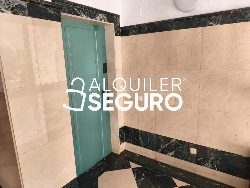 Inmueble en Avenida Alcalde Luis Uruñuela, SEVILLA
