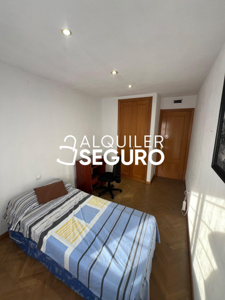 Inmueble en Calle Apostol Santiago, MADRID