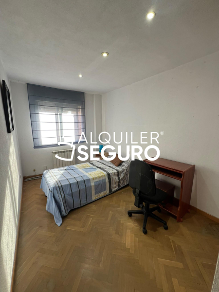 Inmueble en Calle Apostol Santiago, MADRID