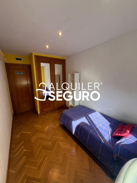 Inmueble en Calle Apostol Santiago, MADRID