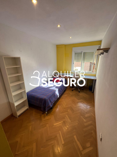 Inmueble en Calle Apostol Santiago, MADRID