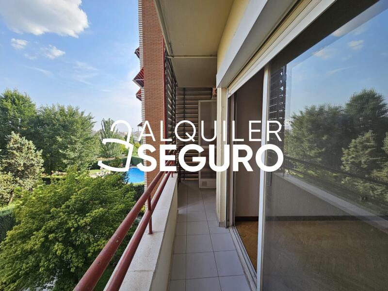 Inmueble en Calle De Puentelarra, MADRID