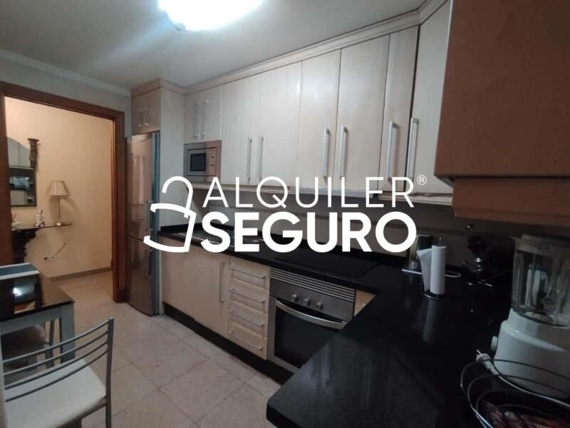 Piso en Calle Hermanos Álvarez Quintero, FUENGIROLA MÁLAGA