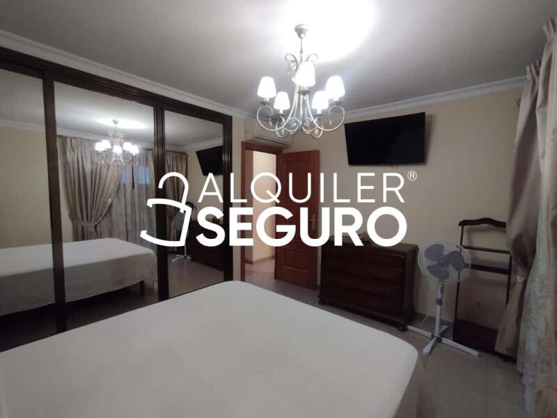 Piso en Calle Hermanos Álvarez Quintero, FUENGIROLA MÁLAGA