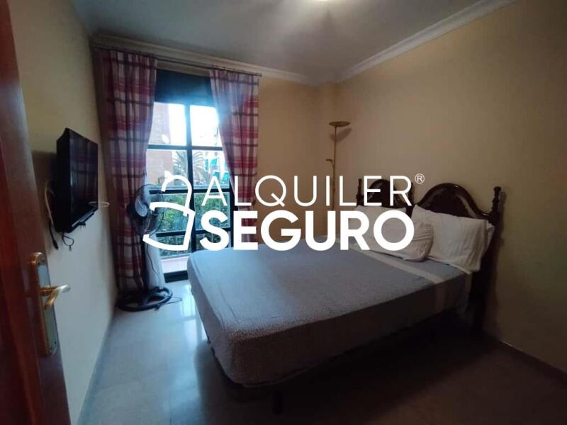 Piso en Calle Hermanos Álvarez Quintero, FUENGIROLA MÁLAGA