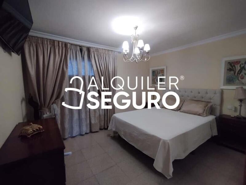 Piso en Calle Hermanos Álvarez Quintero, FUENGIROLA MÁLAGA