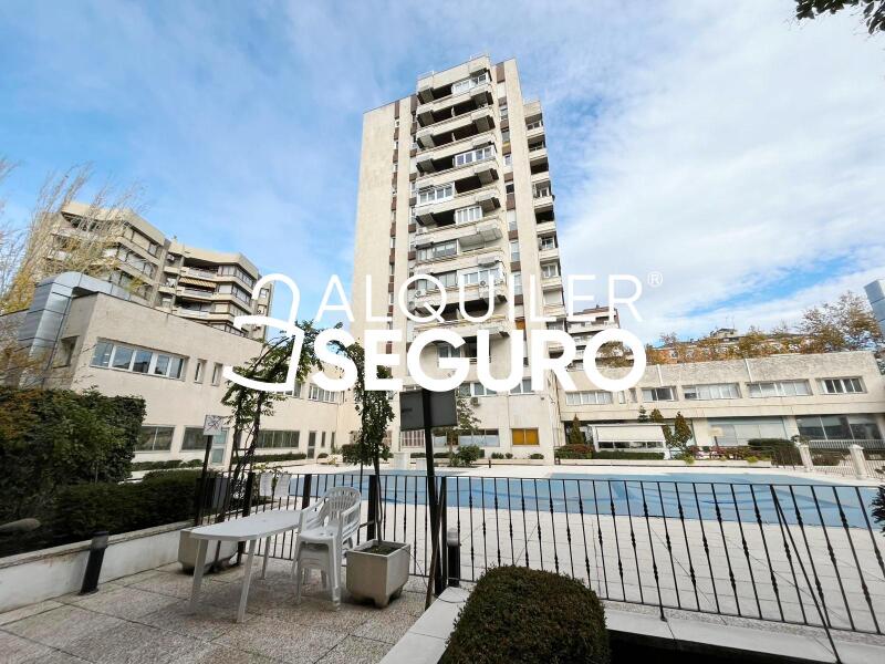 Inmueble en Avenida de Alberto Alcocer, MADRID