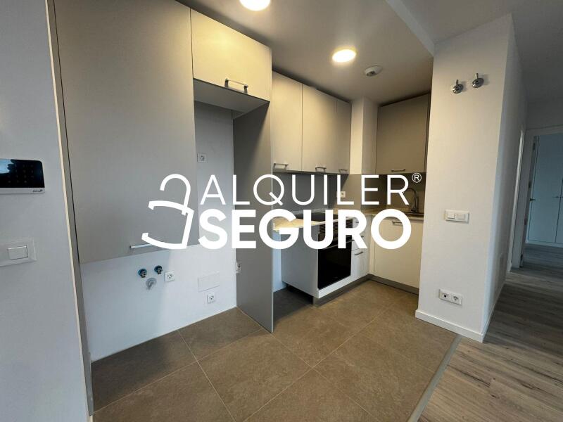 Apartment - 2 bed, 65m² in MADRID - Image 4