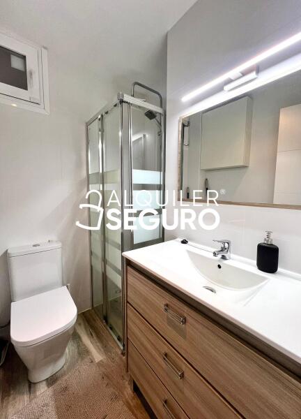 Apartment - 2 bed, 55m² in MADRID - Image 2