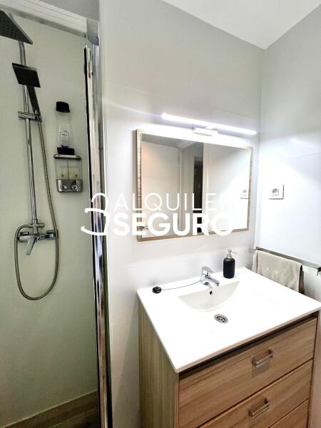 Apartment - 2 bed, 55m² in MADRID - Image 3