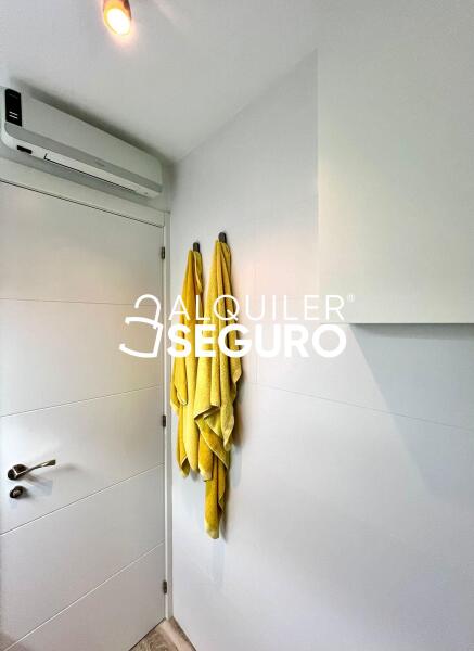 Apartment - 2 bed, 55m² in MADRID - Image 4