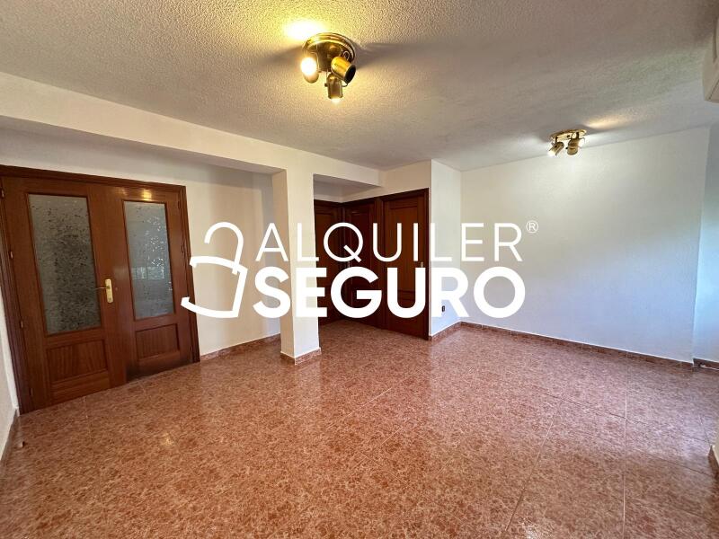 Apartment - 2 bed, 70m² in MADRID - Image 2