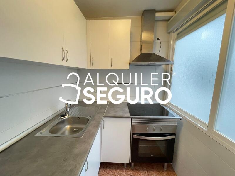 Apartment - 2 bed, 70m² in MADRID - Image 5