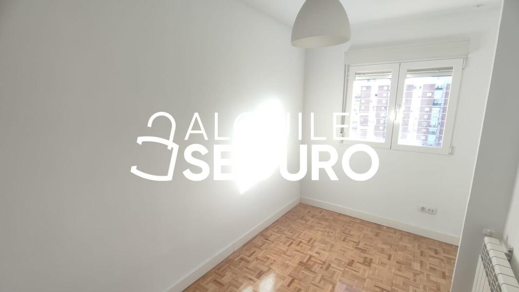 Inmueble en Calle de Melchor Fernandéz Almagro , MADRID