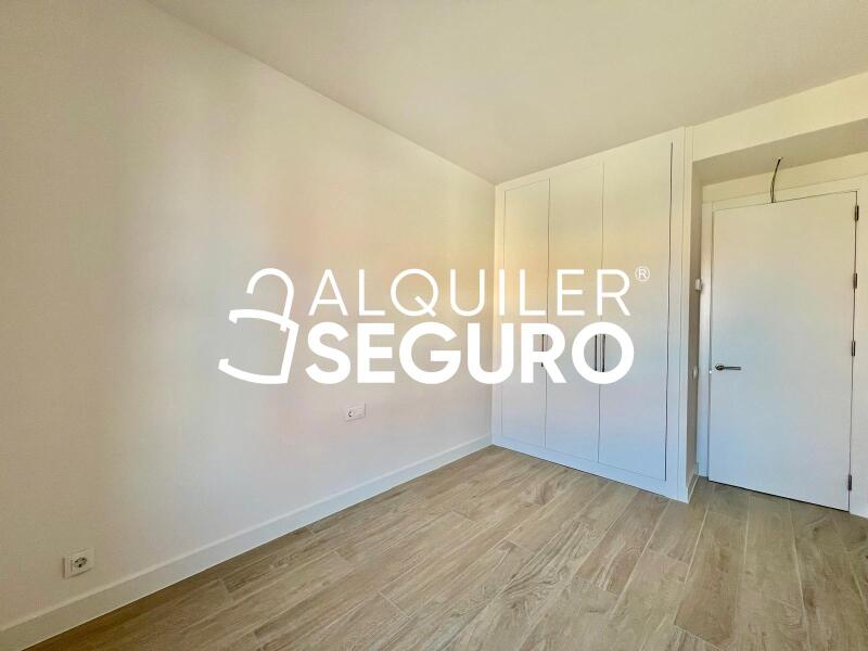 Piso en Calle Tres de abril , COBEÑA MADRID