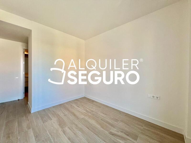 Piso en Calle Tres de abril , COBEÑA MADRID