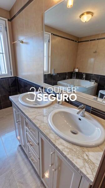 Inmueble en Calle Miguel de Cervantes, SEVILLA