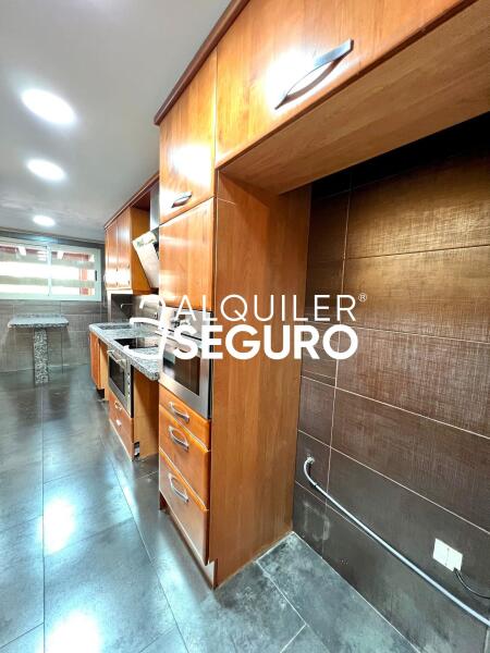 Inmueble en Calle de Valcarlos , MADRID