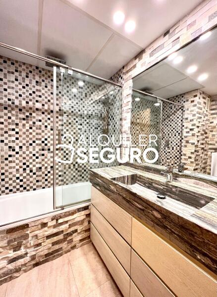 Inmueble en Calle de Valcarlos , MADRID